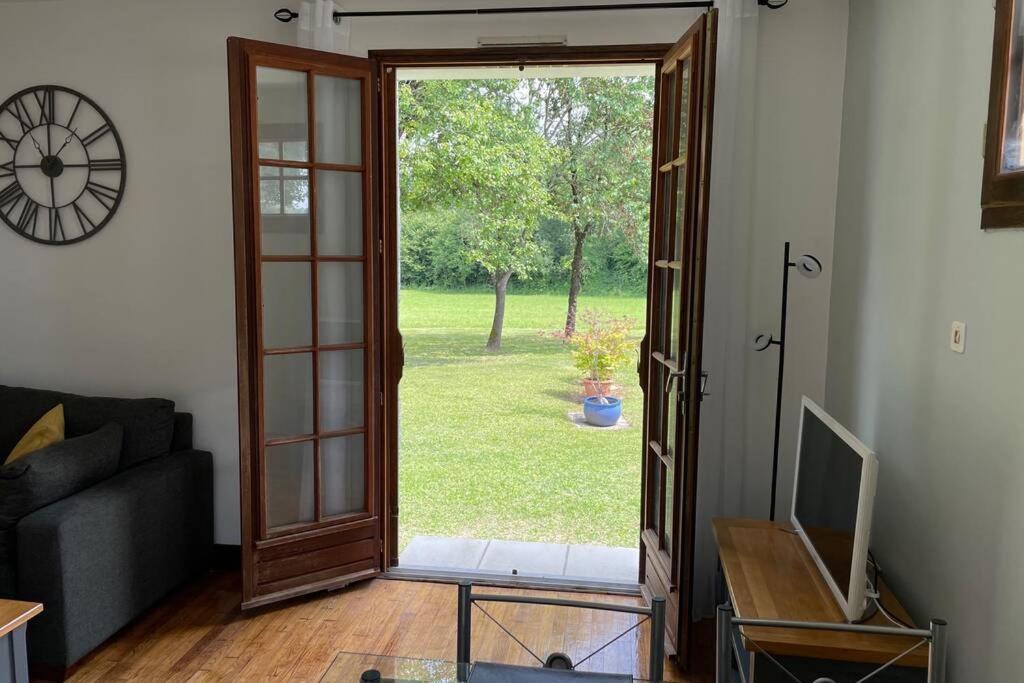 Gite Jeanroy A Cheerful 2 Bedroom Rural Gite Saint-Martial-Viveyrol Exteriér fotografie